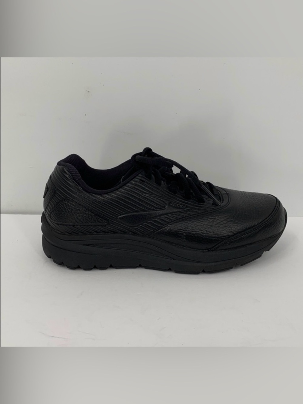 Brooks Addiction walking shoe sneaker black leather tie lace-up comfort women 6